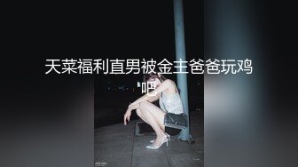 这大姐玩的挺嗨的