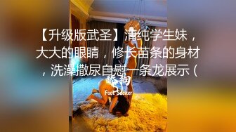 小伙蹲守网吧男女共用厕所，拍到个BB立体肥嫩的MM，周围没有毛