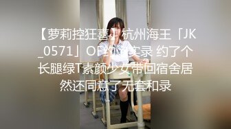 华裔美女到国外游玩遇到天体运动 当场脱光一块玩身材真不错