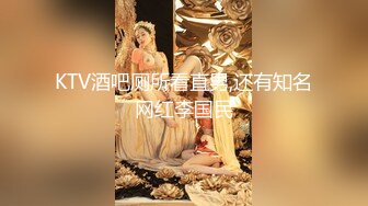 商场女厕全景偷拍挎包短裙美少妇前后围着她拍了一圈 (2)