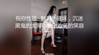 约了个风韵阿姨到卧室足交，这美腿美脚穿上丝袜还真像个美女 滑滑的质感弄得龟头舒服爽射！