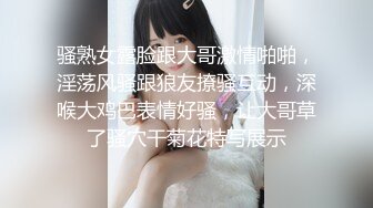 商场女厕全景偷拍多位年轻少妇的小美鲍 (1)