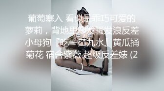 偷拍浅蓝上衣牛仔短裤长腿红内内美女