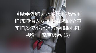 丝袜高跟露脸风骚御姐少妇镜头前让狼友调教玩弄，听指挥揉奶玩逼自己舔逼，道具抽插骚穴高潮冒白浆精彩刺激