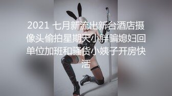 修身连衣短裙美女风情太撩人了，丰腴肉感前凸后翘大长腿，舔吸鸡巴用力吞吐滋味好爽，啪啪扛着美腿快速进出