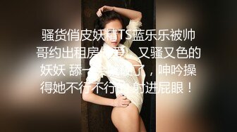 国内某景区女厕偷拍漂亮妹子尿尿,还去找妹子聊天，还互留脸书看妹子生活照 (3)