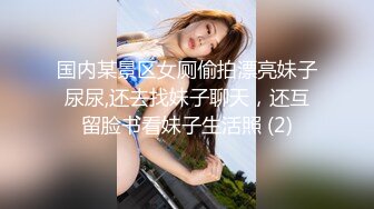 国内某景区女厕偷拍漂亮妹子尿尿,还去找妹子聊天，还互留脸书看妹子生活照 (2)