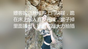 嫖客的自我修养上门快餐，跪在床上后入直接开操，套子掉里面拔出，抬起双腿大力抽插猛操